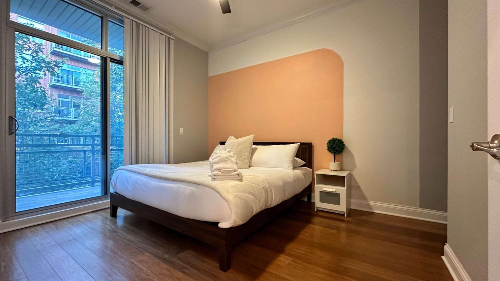 Private Balcony 1 Garage Parking Sleeps 6 *