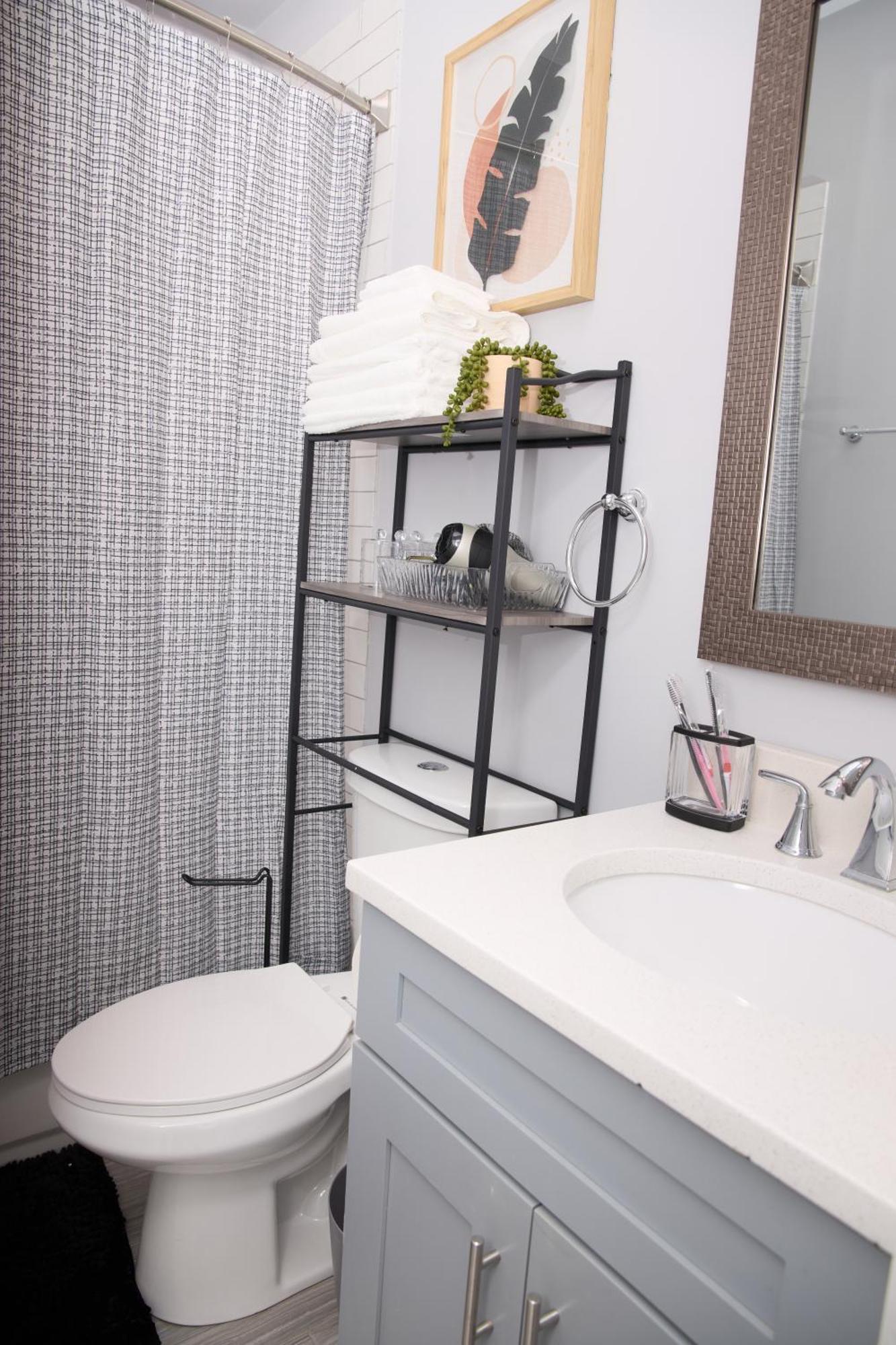 5mins From Downtown 2bd Fulton Market, Free Onsite Parking