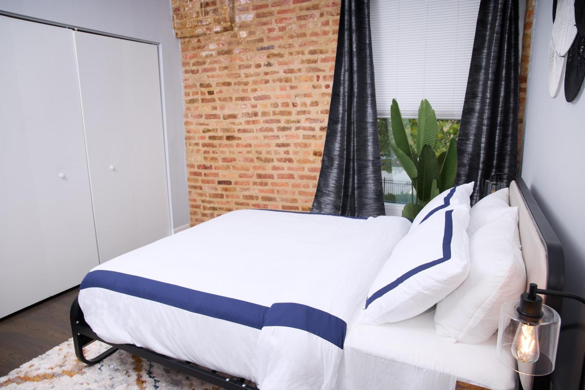 Apartment 5mins From Downtown 2bd Fulton Market, Free Onsite Parking
