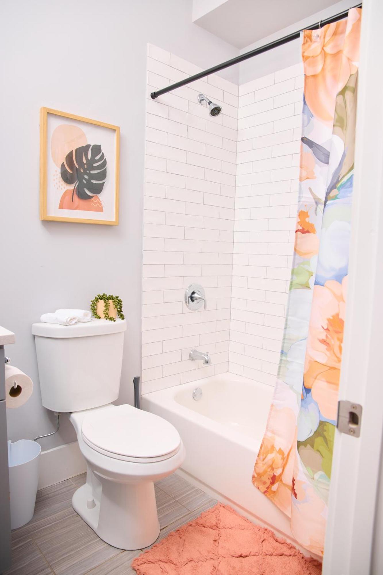 5mins From Downtown 2bd Fulton Market, Free Onsite Parking