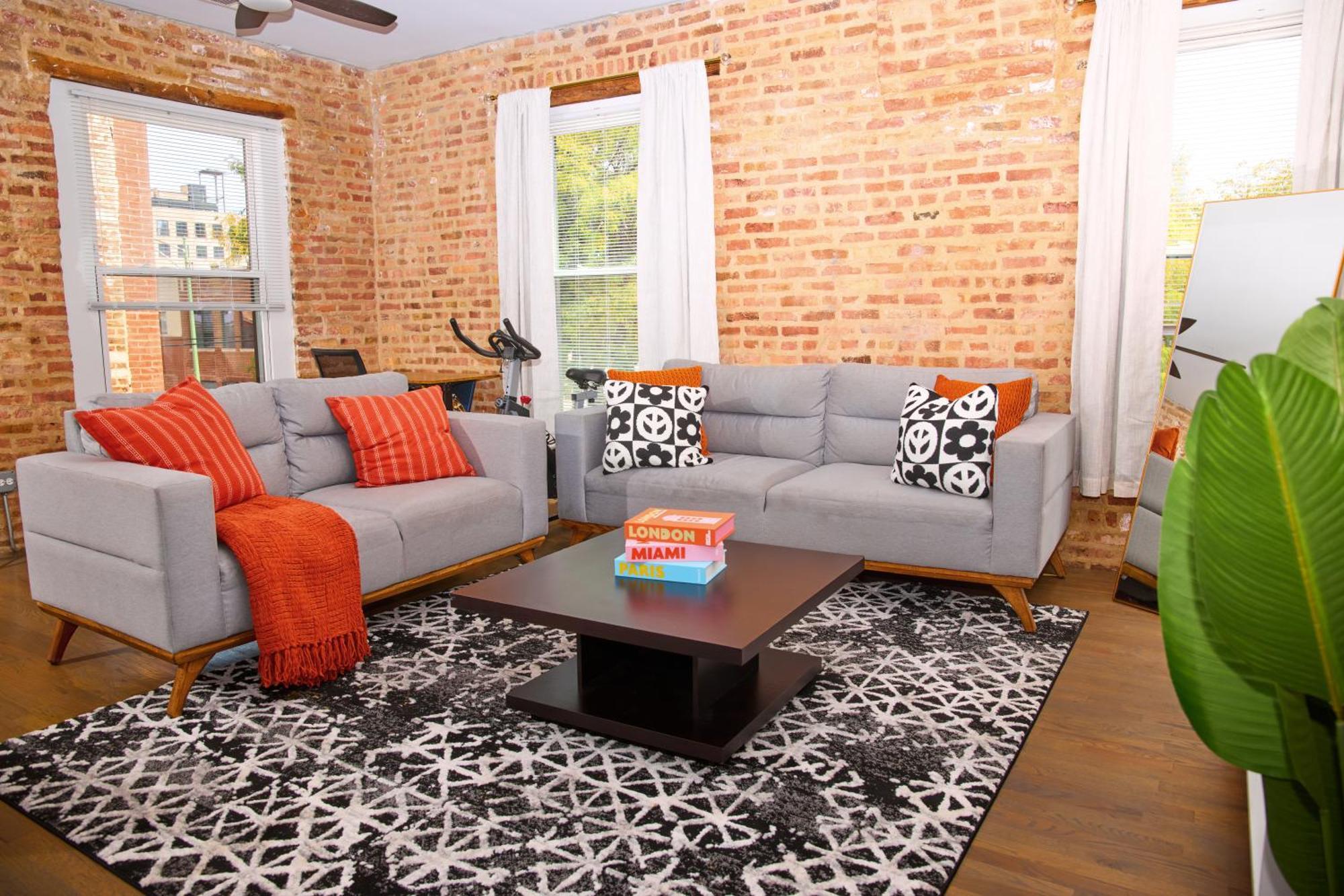 5mins From Downtown 2bd Fulton Market, Free Onsite Parking