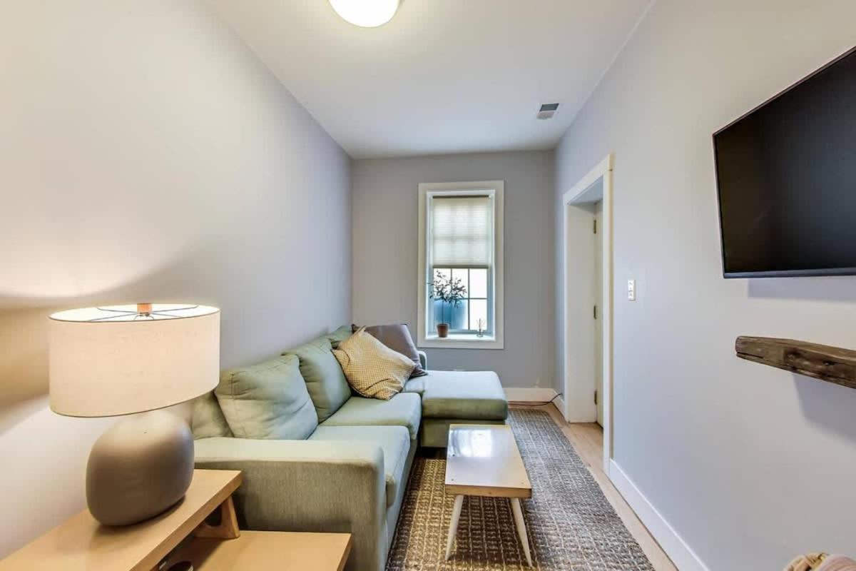 Modern 2br With Patio & Cozy Space Appartement