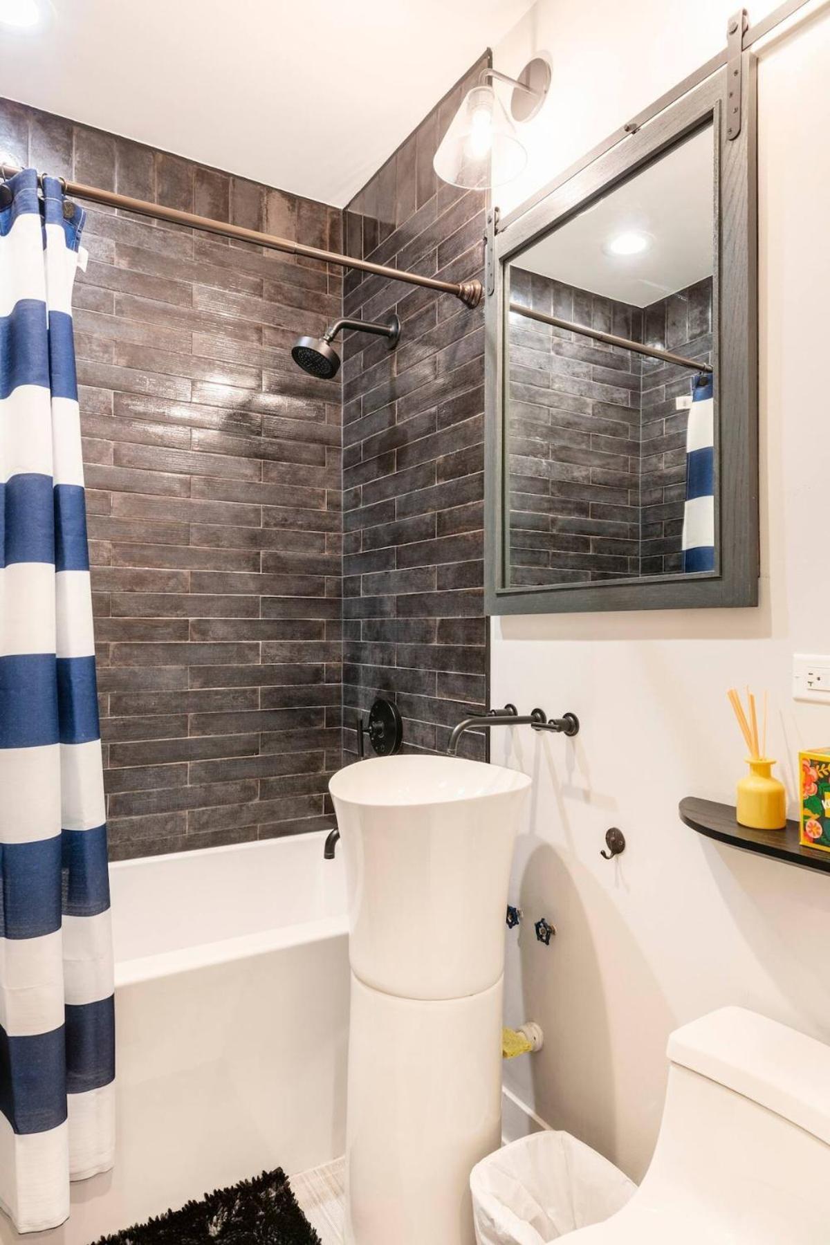 Chic Fully Furnished Appartement