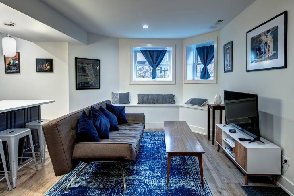 Stylish 2br Stunner In Unbeatable Location * Chicago