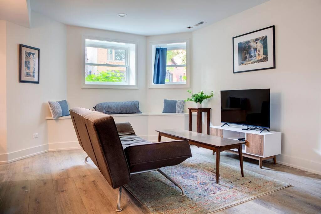 Apartment Stylish 2br Stunner In Unbeatable Location *