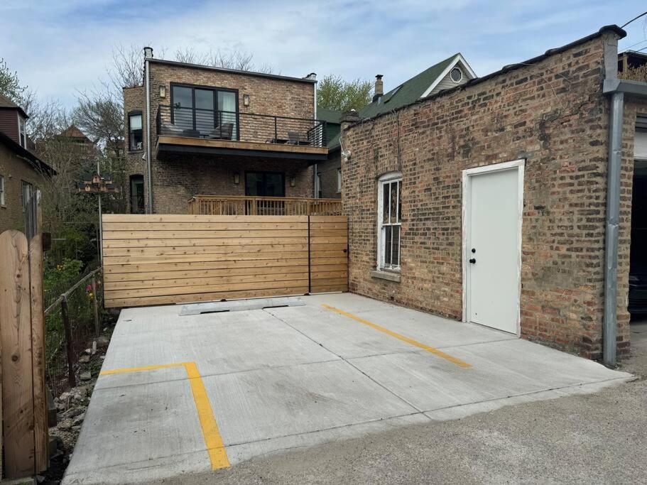 Stylish 2br Stunner In Unbeatable Location *