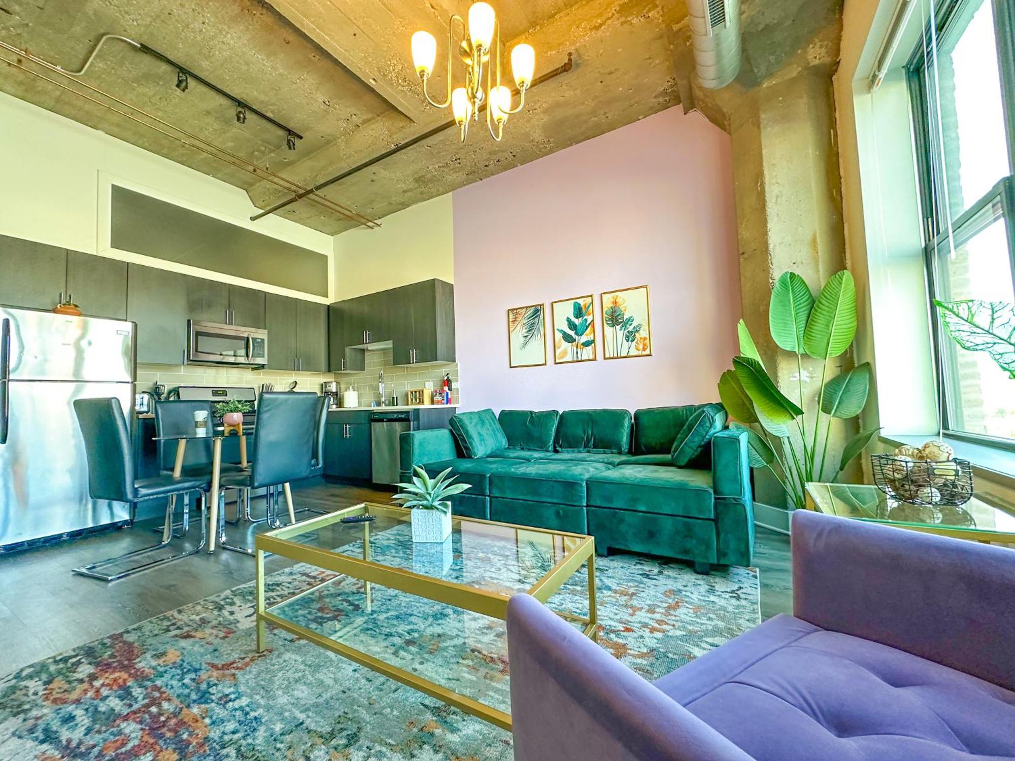 Apartment South Loop Chicago 2Br Retreat With Skyline View And Optional Parking For 8 Guests Near Mccormick Place And Soldier Field