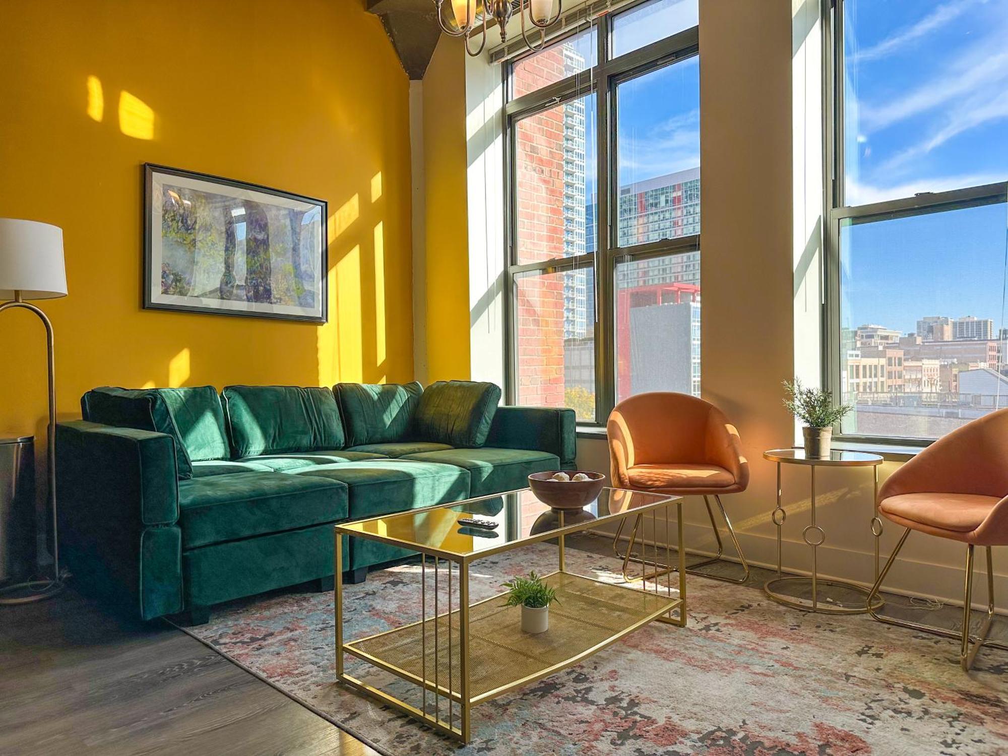 Spacious 2Br Vacation Rental With City View, Optional Parking And Gym Near Mccormick Place & Downtown Chicago Attractions Apartment *