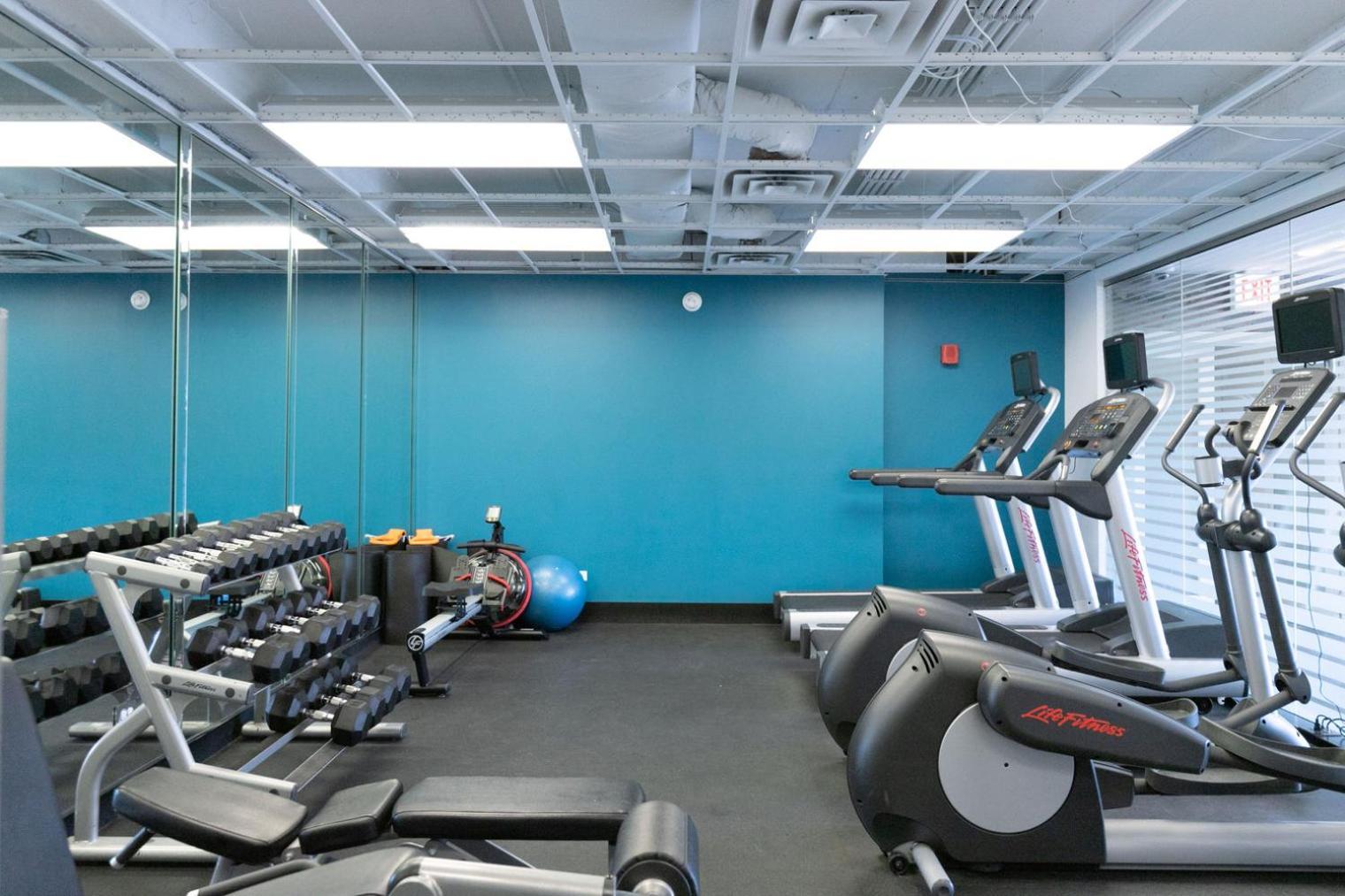 Blueground Edgewater Gym Lounge Wd Chi-1106