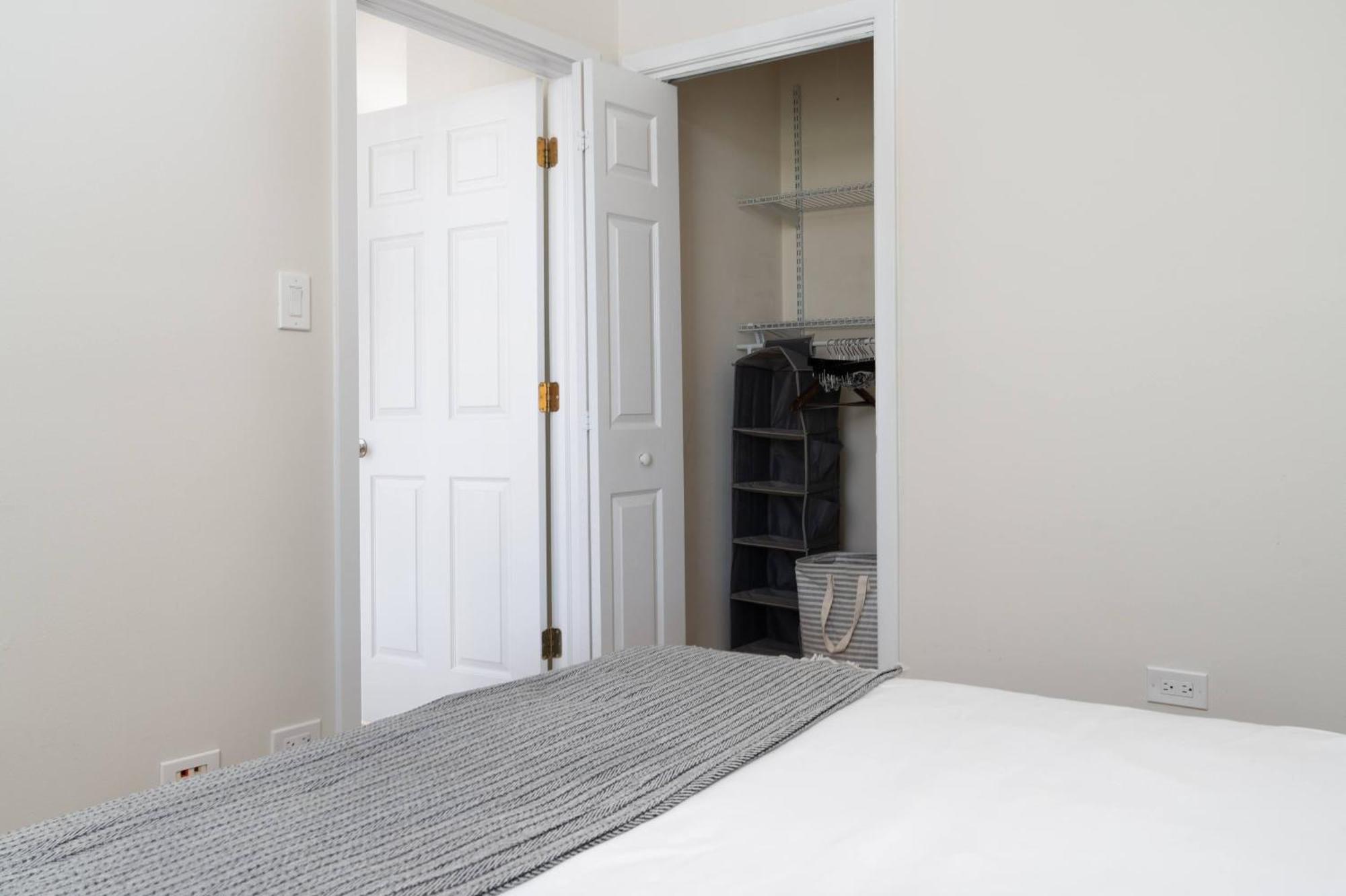 Ukrainian Village 3Br Apartment Appartement *