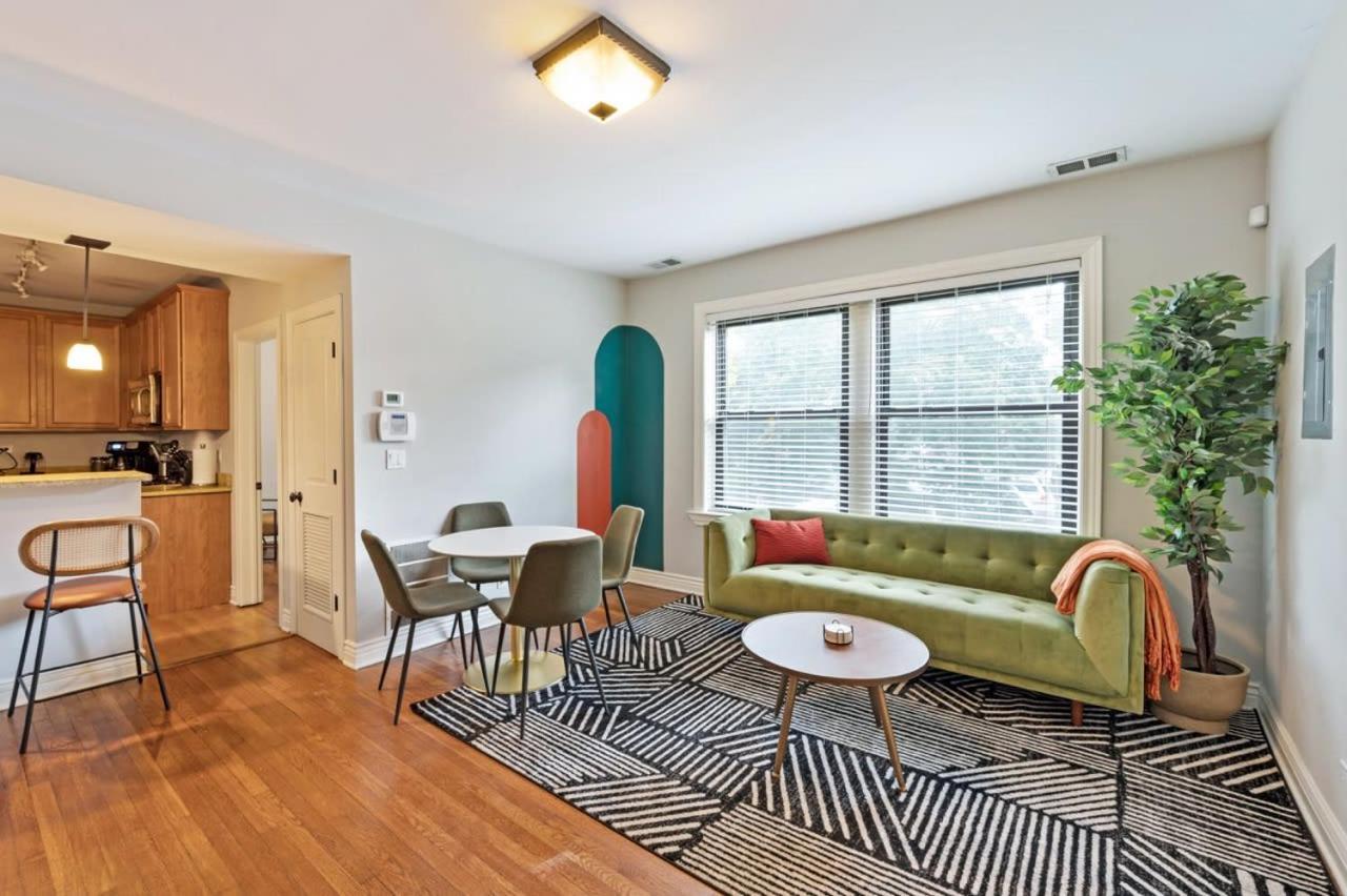 Designer 10 Min Walk To Wrigley Chicago