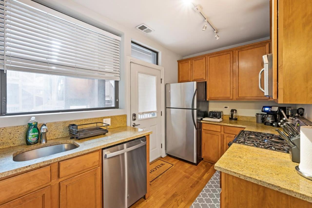 Designer 10 Min Walk To Wrigley * Chicago