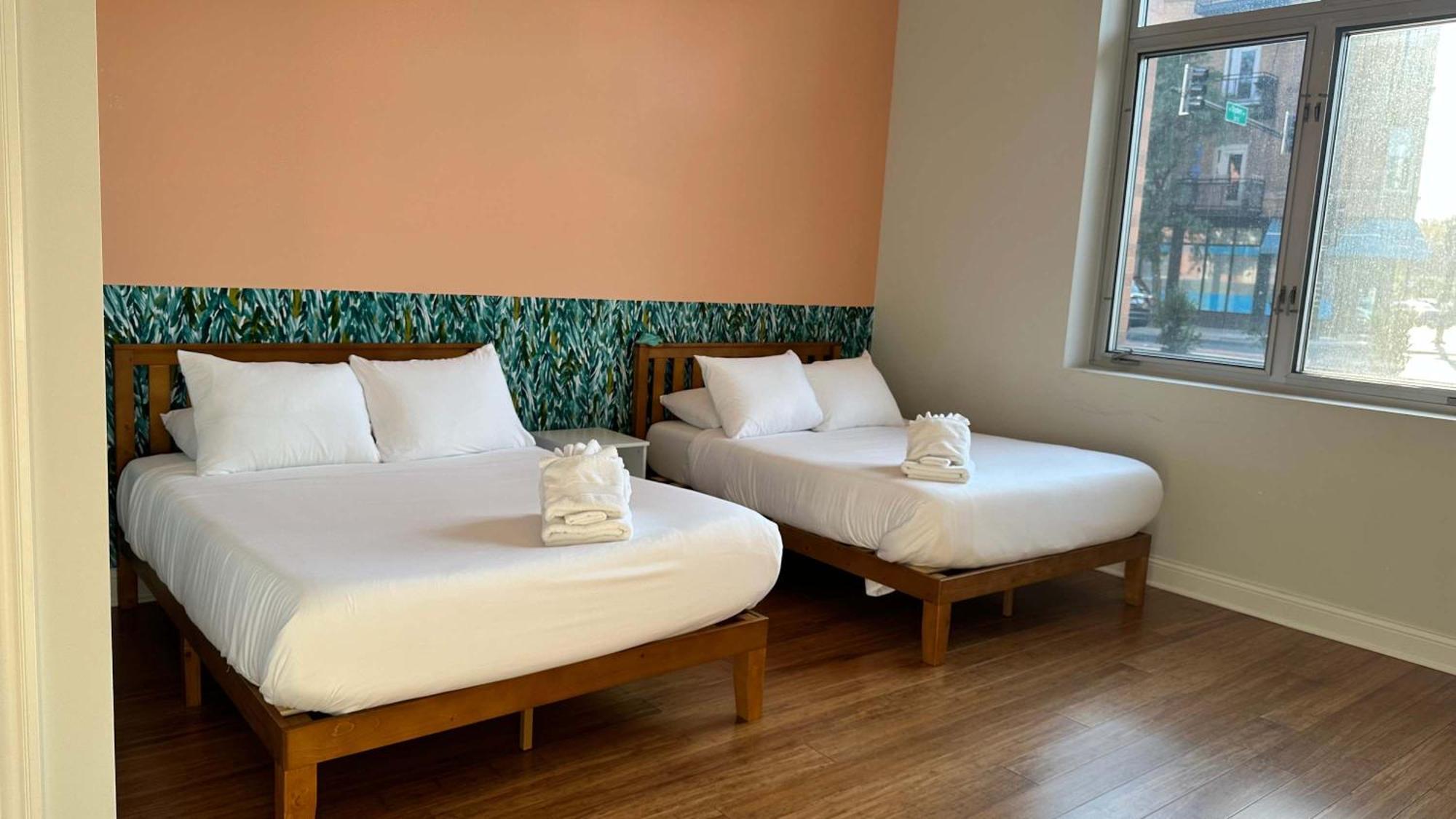 Chic 2 Bedroom 1 Parking Sleeps 6