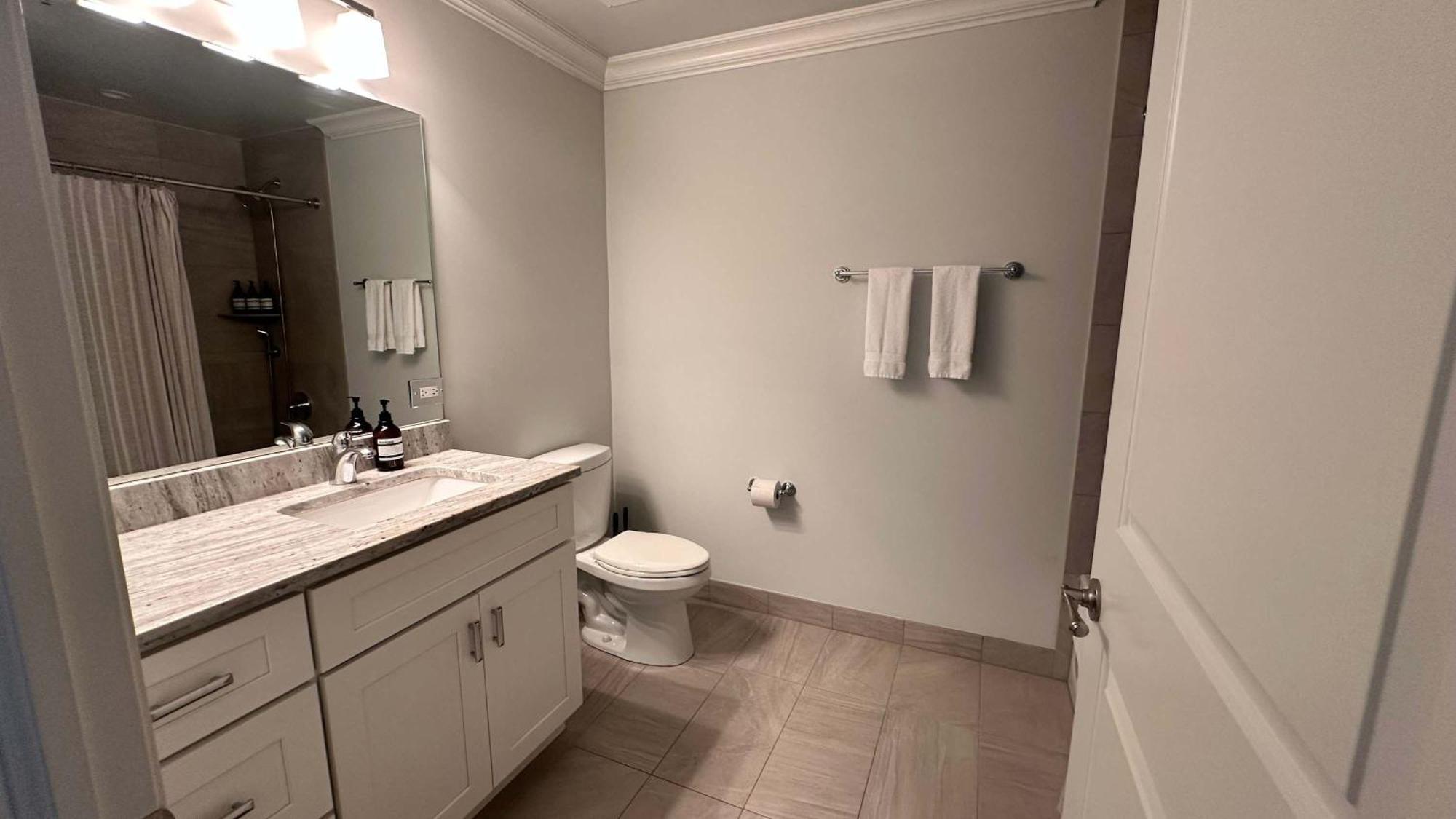 Chic 2 Bedroom 1 Parking Sleeps 6 Apartment Chicago