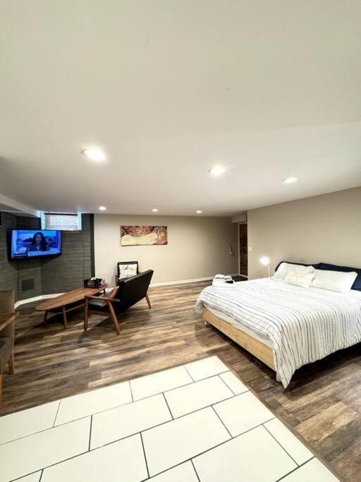 Apartment Oldtown Stylish Cute Chicago