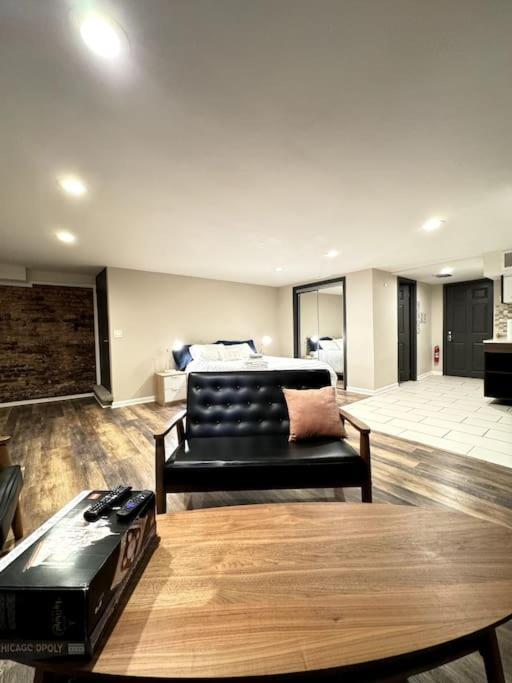 Apartment Oldtown Stylish Cute Chicago