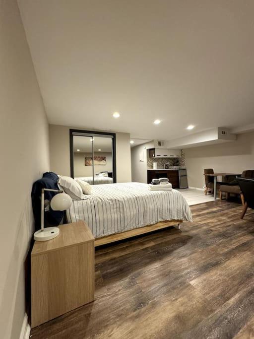 Apartment Oldtown Stylish Cute Chicago