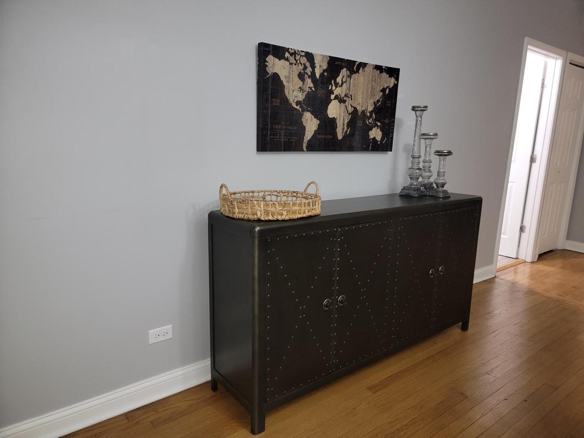 Beautiful Big 3 Bedroom Quiet Apt Near Downtown *