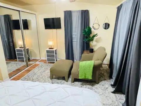 Exquisite Rogers Park 1 Bedroom, 1 Bath Near Evanston Apartment Chicago