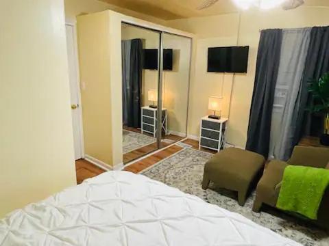 Exquisite Rogers Park 1 Bedroom, 1 Bath Near Evanston *