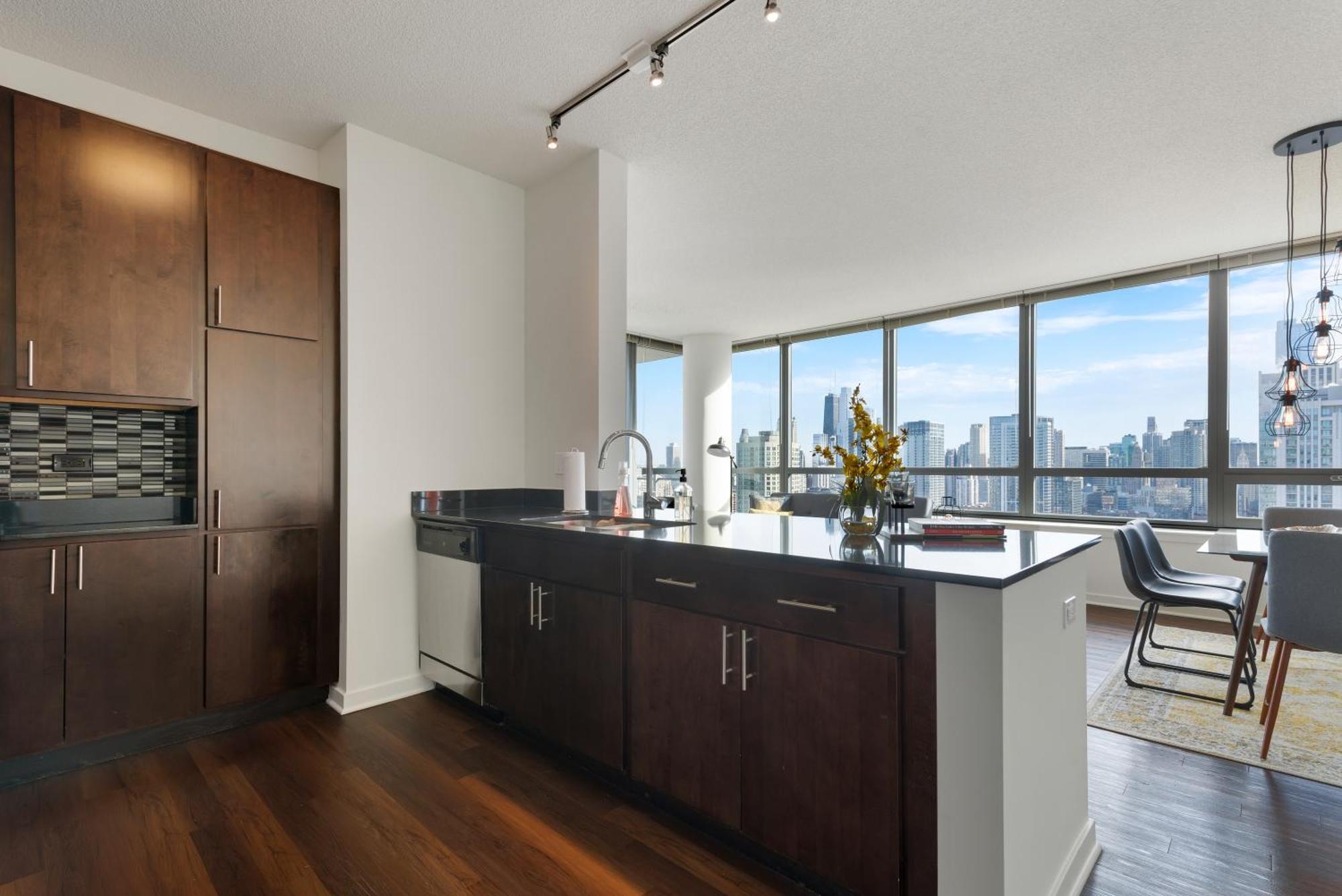 K2 Sky High With Stunning Views In West Loop *