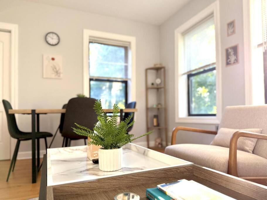 Apartment 1br Retreat Cozy & Inviting Near Loyola Chicago