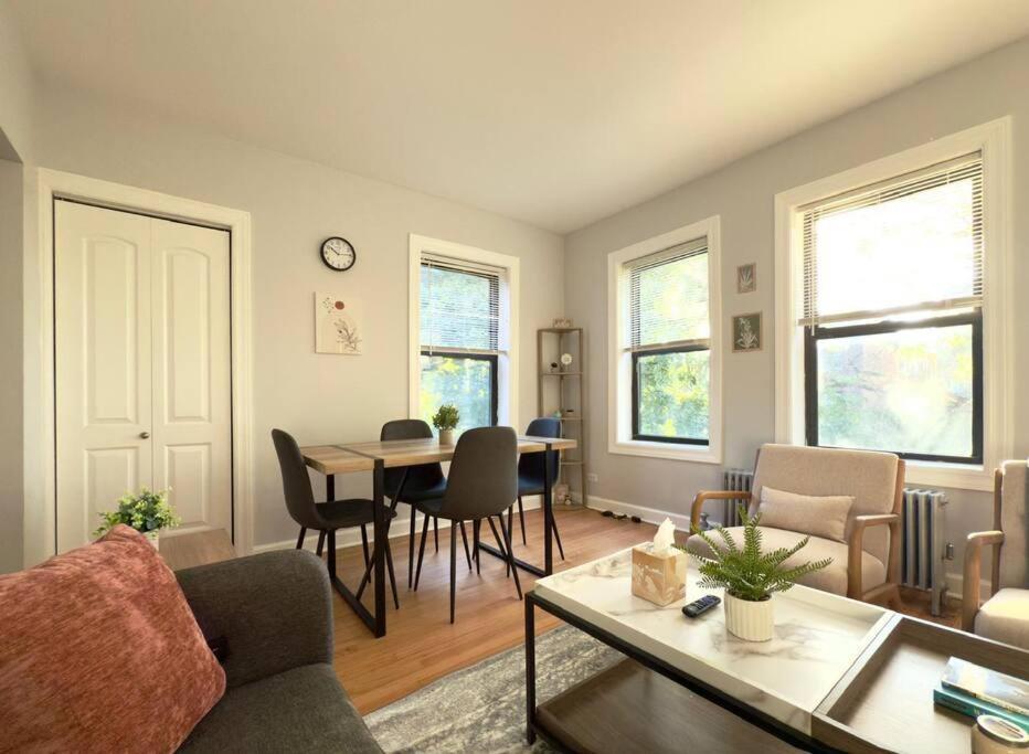 1br Retreat Cozy & Inviting Near Loyola Chicago