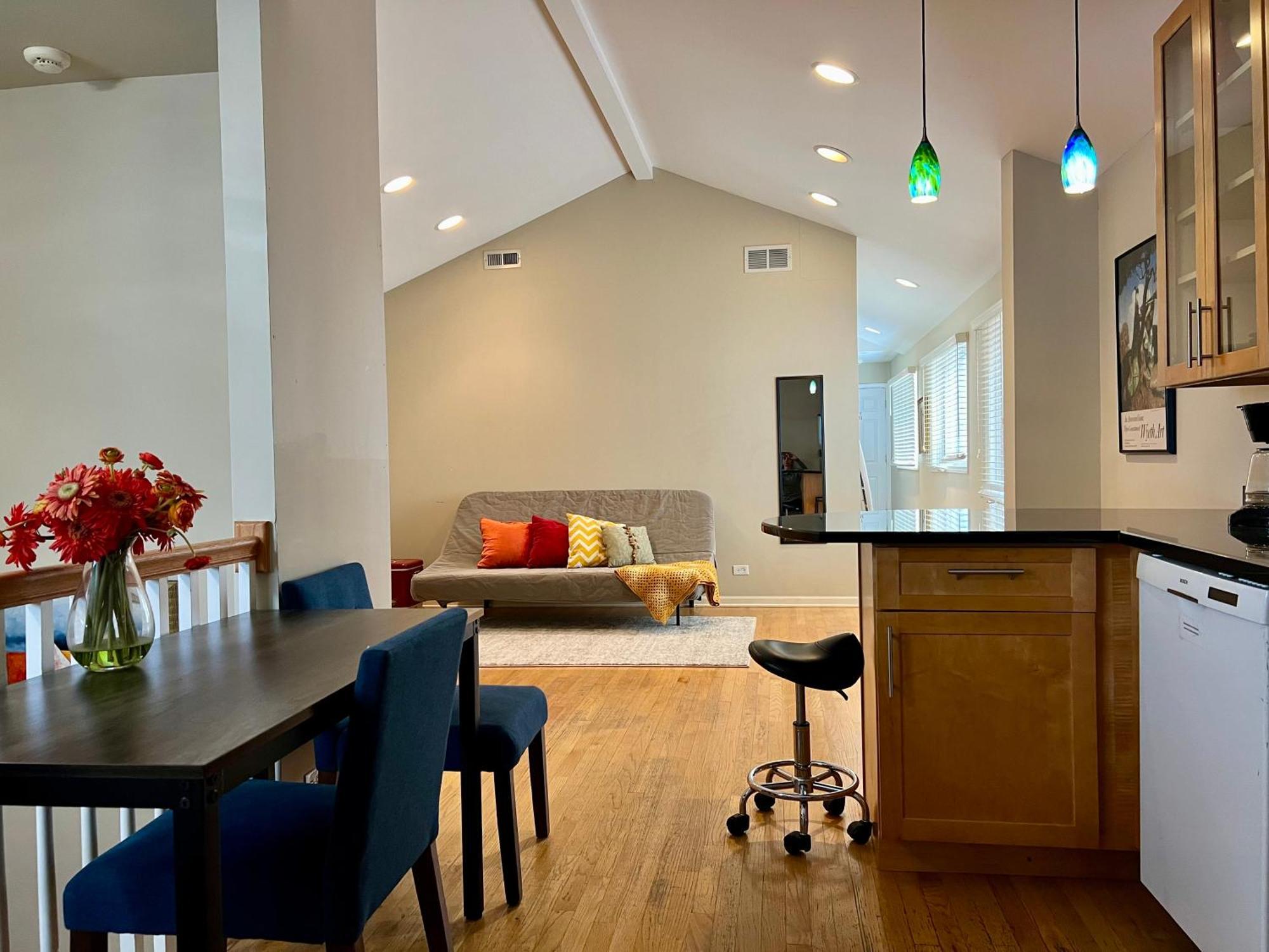 4 Bedroom In Location Parking Fireplace Back Yard Pets Welcome Hébergement de vacances Chicago
