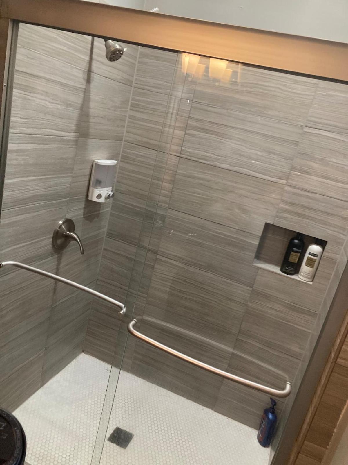 Private With Shared Bathrooms * Chicago