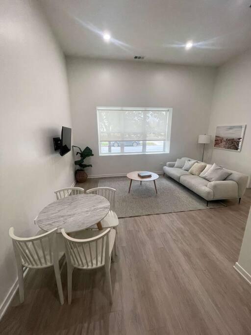 Private With Share Livingroom And Kitchen In Pilsen * Chicago