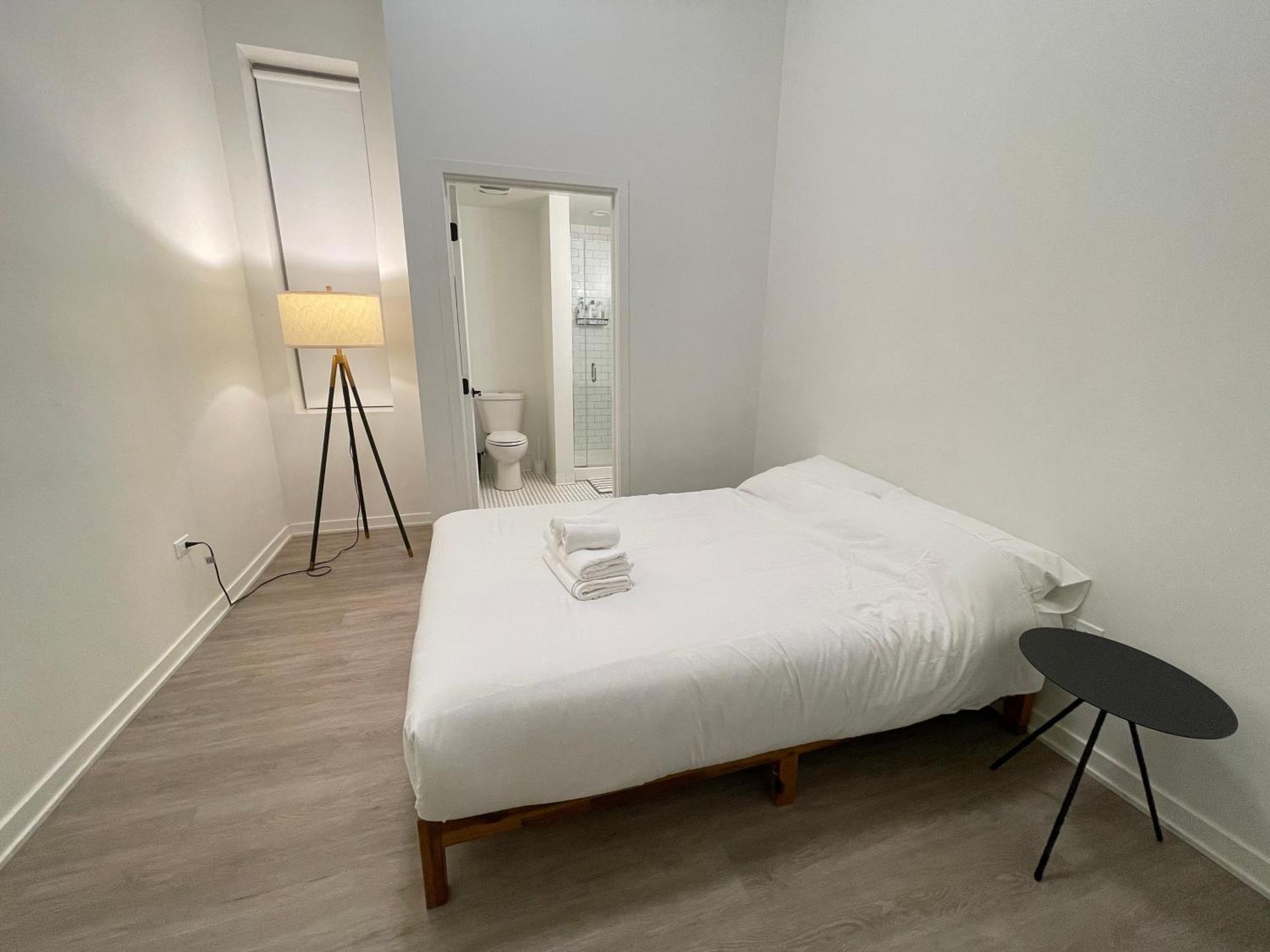 Private With Share Livingroom And Kitchen In Pilsen * Chicago