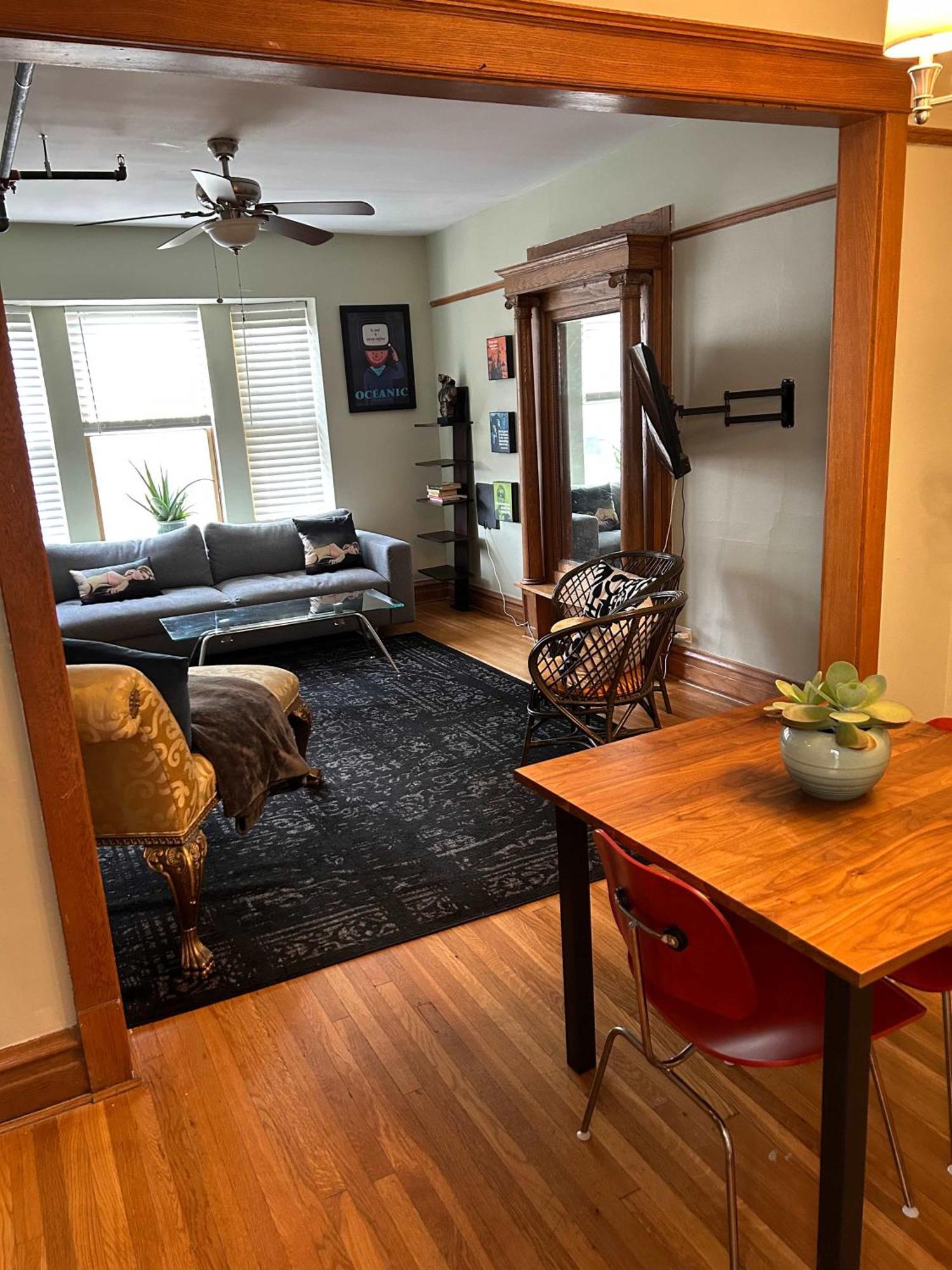 Bed & Breakfast Private With Shared Bathrooms Chicago
