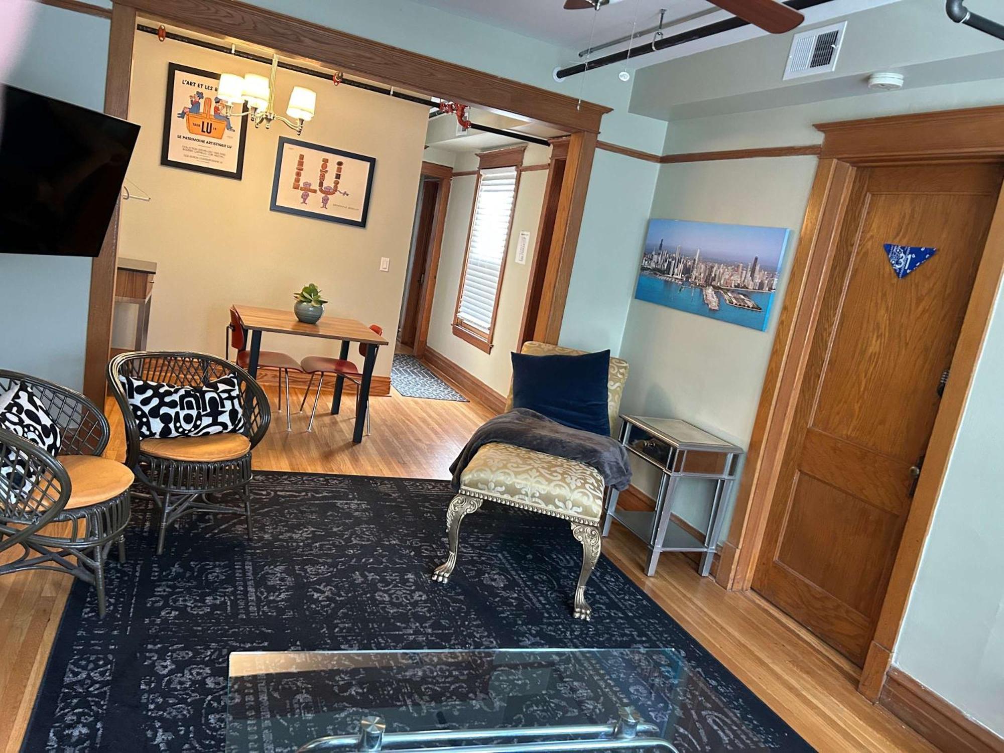 Bed & Breakfast Private With Shared Bathrooms Chicago