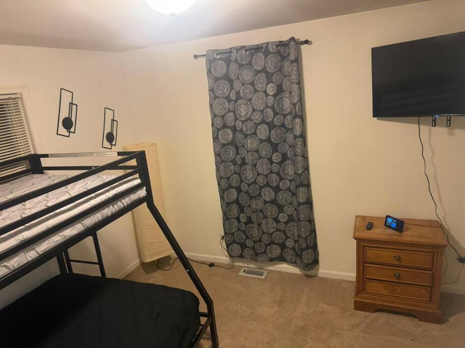 Cozy 4bd House Fireplace And Pond * Chicago