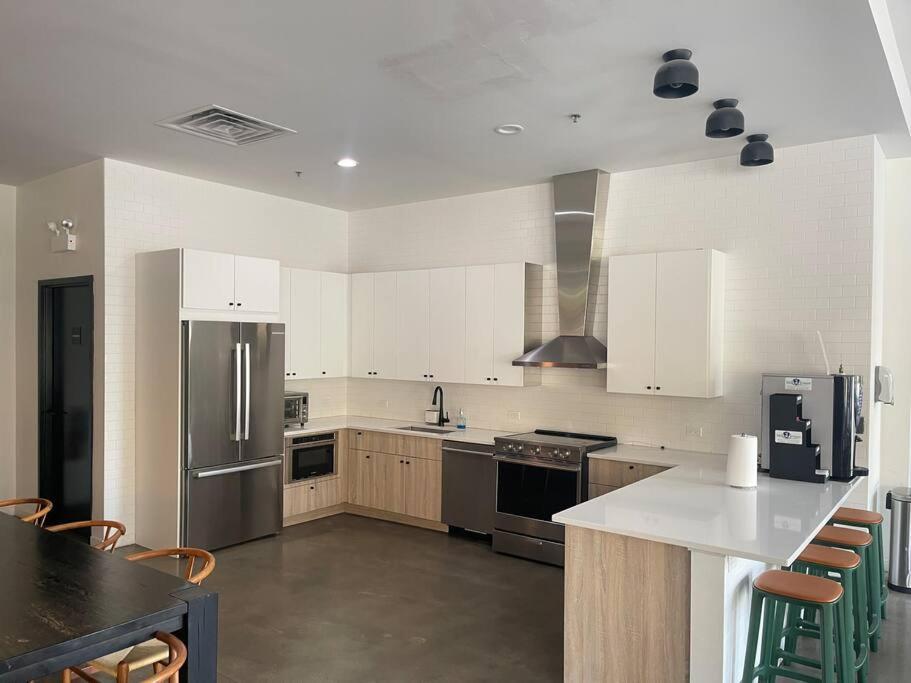 Apartment Flexible Choices & Modern Amenities ! Chicago