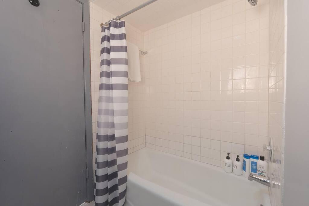 1br Gem In Prime, Vibrant Location Walk To Dining * Chicago