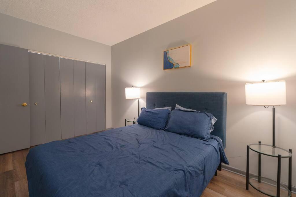 Apartment 1br Gem In Prime, Vibrant Location Walk To Dining Chicago