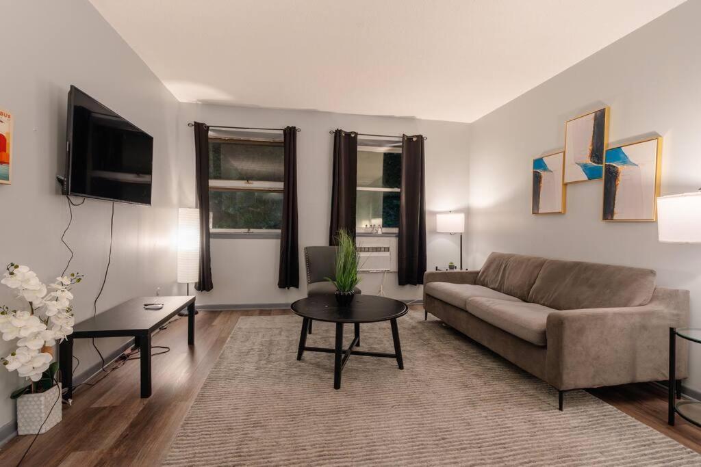 Apartment 1br Gem In Prime, Vibrant Location Walk To Dining *