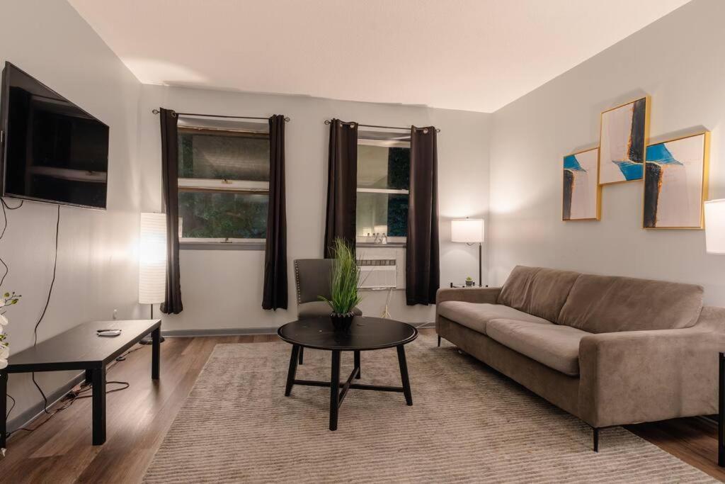 1br Gem In Prime, Vibrant Location Walk To Dining Apartment *