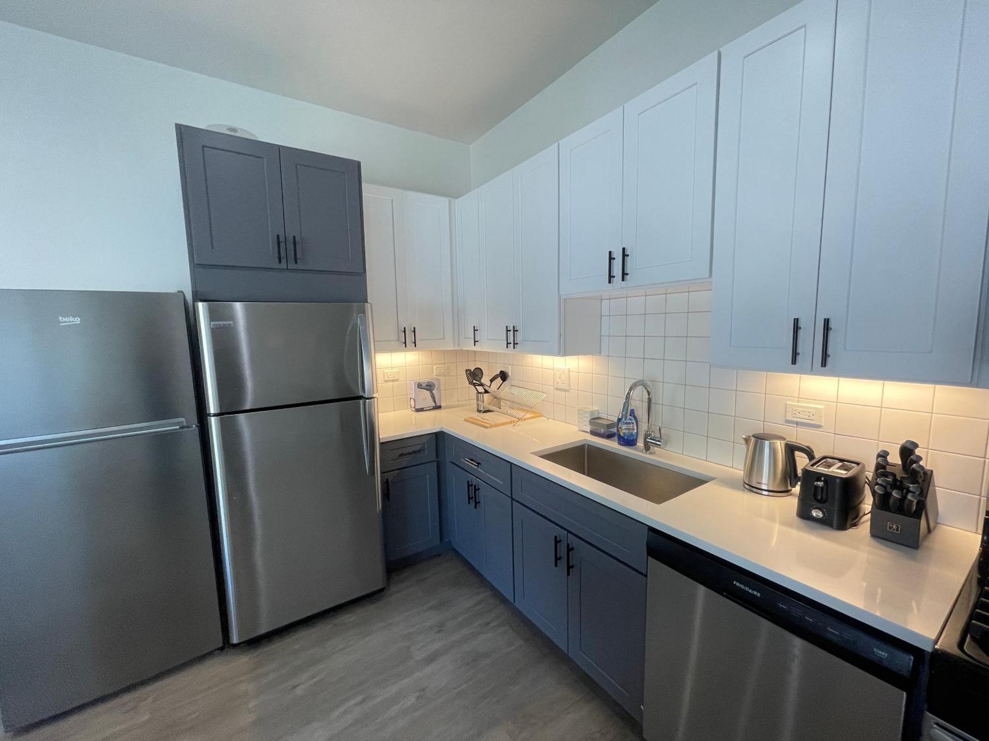 Modern Shared Near Downtown Chicago, Flexible Options And Shared Amenities * Chicago