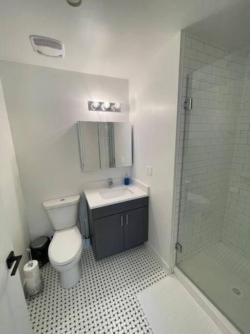 Luxurious 4 Bedroom Retreat In The Heart Of Chicago's Vibrant Downtown