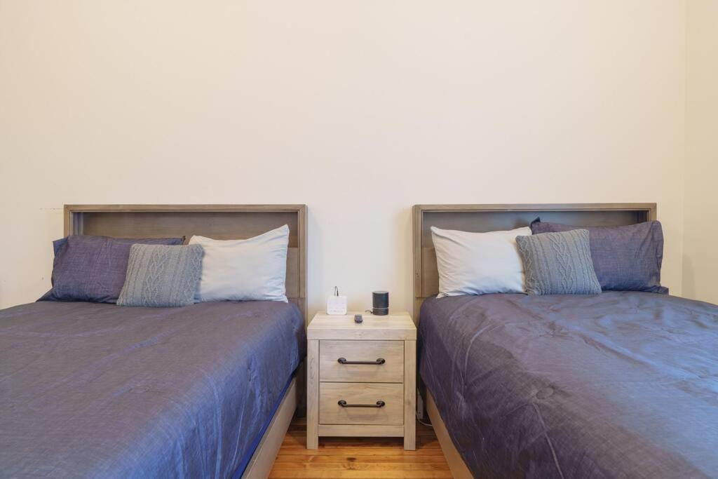 Prime Wicker Park Close To Shops & Dining Apartment