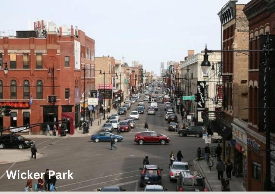 Prime Wicker Park Close To Shops & Dining *