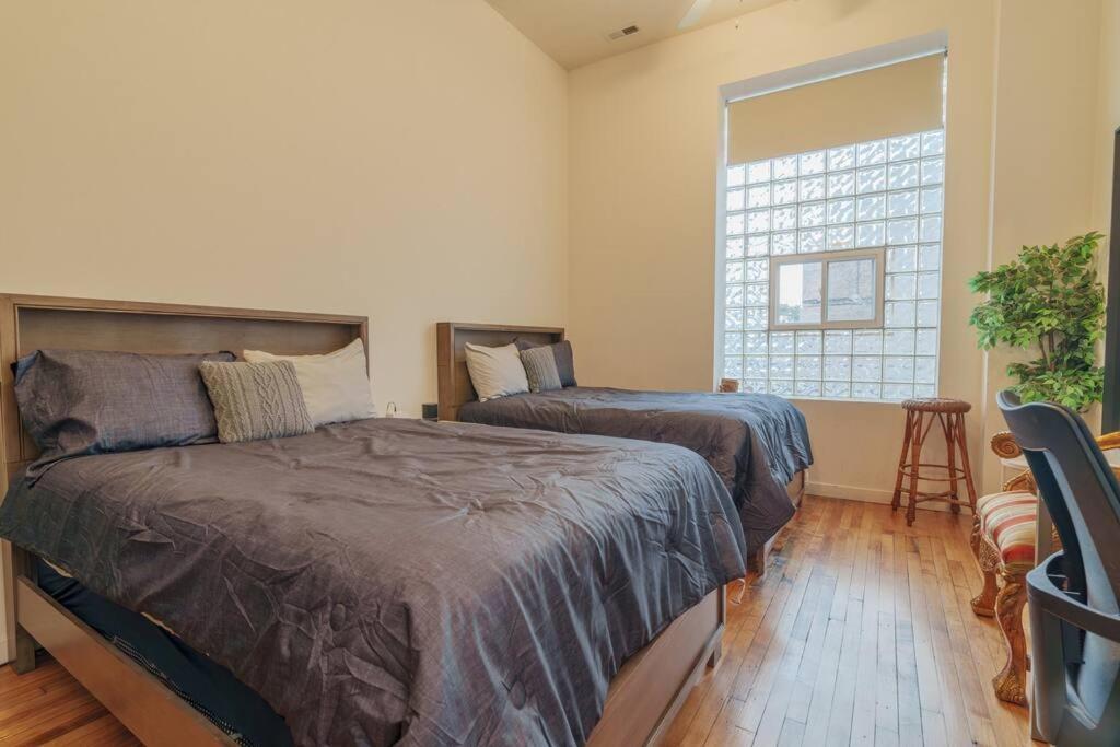 Prime Wicker Park Close To Shops & Dining *