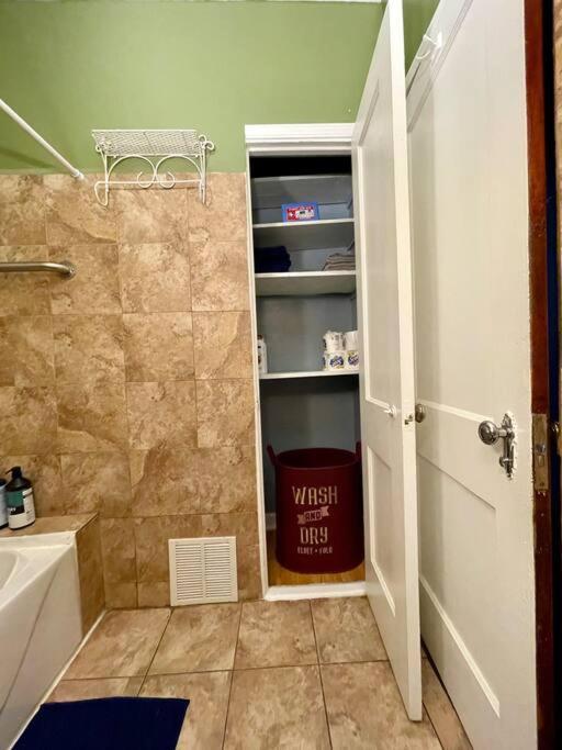 Cozy, Spacious Self-checkin In I Car Available Apartamento Chicago