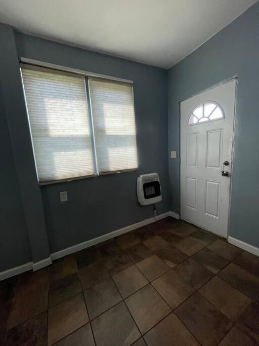 Cozy, Spacious Self-checkin In I Car Available Chicago