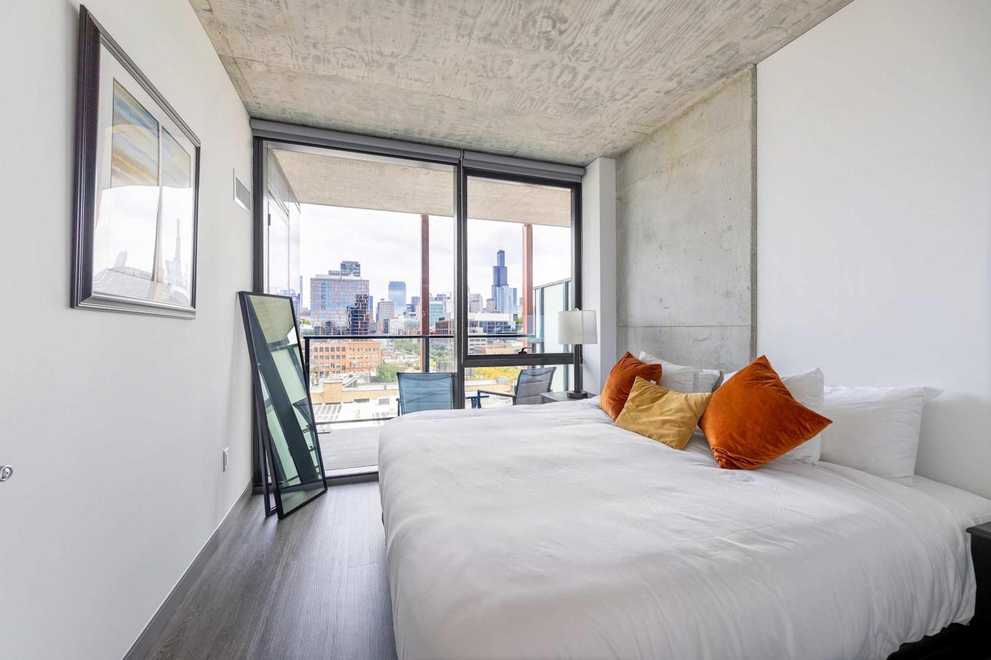 Sophisticated 3br - New Modern And Luxurious