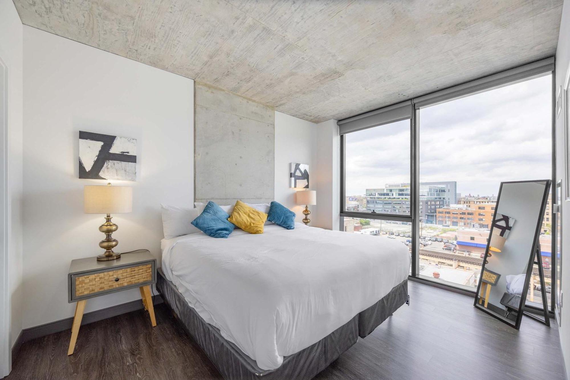 Sophisticated 3br - New Modern And Luxurious *