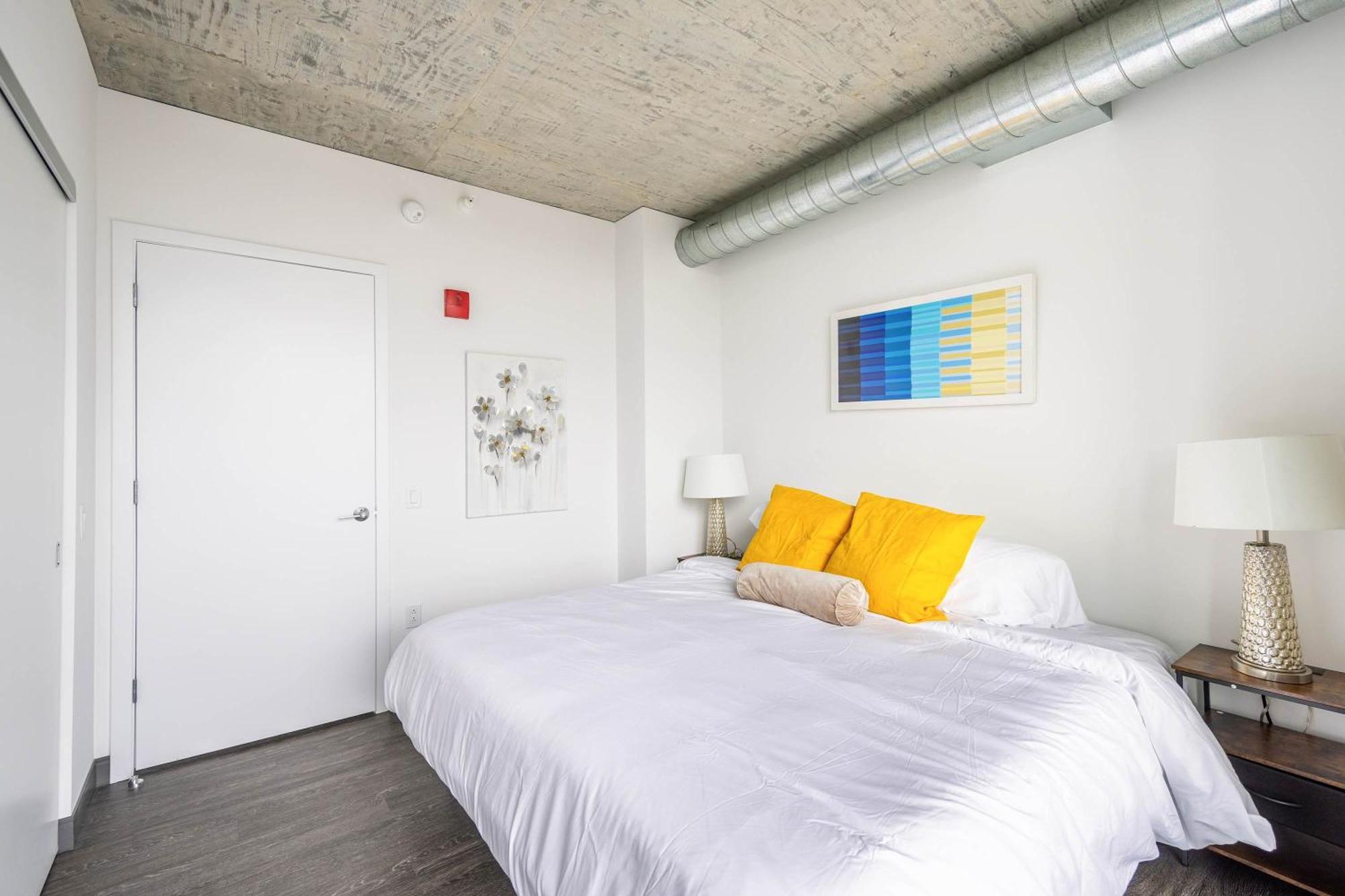 Freshly Minted 2br - Elegance & Comfort In Apartment *