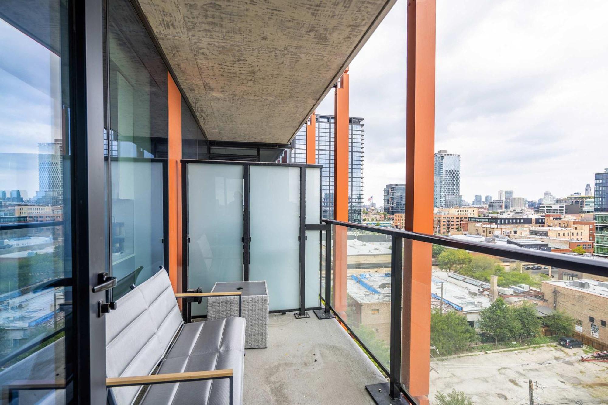 Apartment Freshly Minted 2br - Elegance & Comfort In